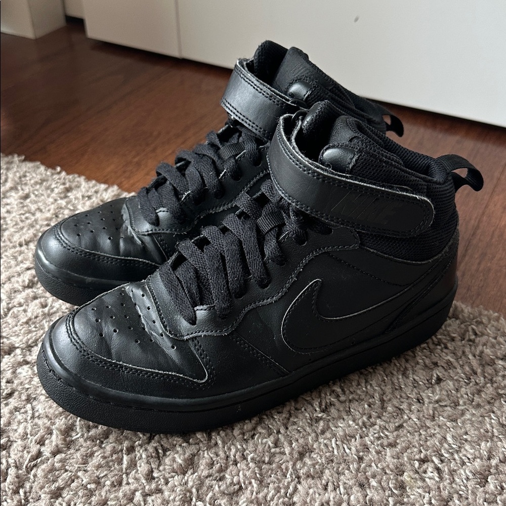 Boys Nike Black Sneakers